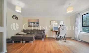 2 bedroom apartment for sale in Horseshoe Close, Isle of Dogs, London E14