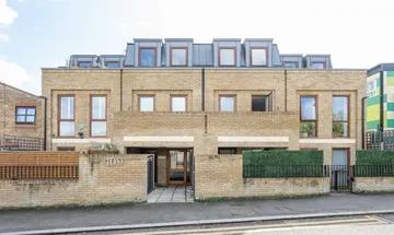 2 bedroom apartment for sale in Forest Road, Leytonstone, E11