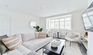 2 bedroom flat for sale in Lordship Lane, East Dulwich, London, SE22