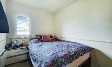2 bedroom flat for sale in Mandeville Court, Chingford, London, E4