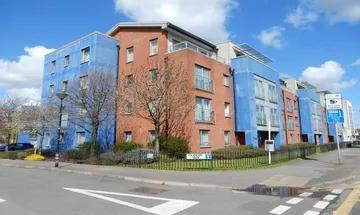 2 bedroom flat for sale in Cleeve Way, Sutton, SM1