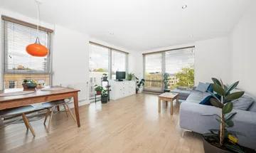2 bedroom flat for sale in Dobson Walk, Camberwell, SE5