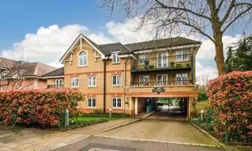 3 bedroom flat for sale in Holders Hill Road, Hendon, London, NW4