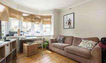 1 bedroom flat for sale in Spruce Hills Road, Walthamstow, London, E17