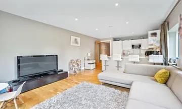 2 bedroom flat for sale in Flotilla House, Battersea Reach SW18