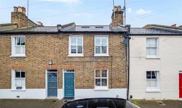 3 bedroom terraced house for sale in Ballantine Street, London, SW18
