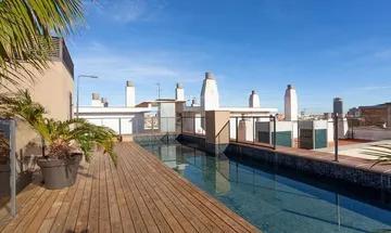 Venta de piso en El Raval de 2 habitaciones con terraza y piscina