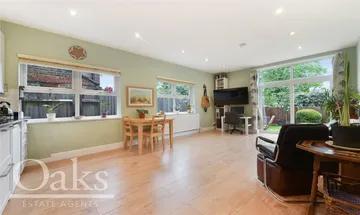 3 bedroom apartment for sale in Pinfold Road, Streatham, SW16