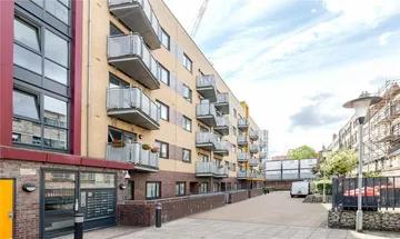 2 bedroom apartment for sale in Oakleigh Court, Murray Grove, N1