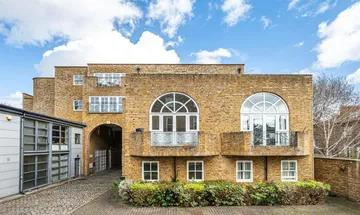 3 bedroom flat for sale in Clare Lane, East Canonbury, London, N1
