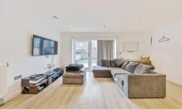 2 bedroom apartment for sale in Woolwich New Road, London, SE18