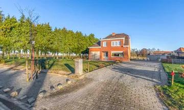 House for sale in Malle