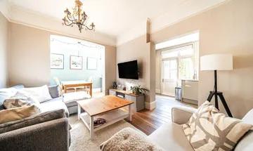 2 bedroom maisonette for sale in Amesbury Avenue, Streatham, SW2