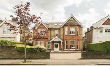2 bedroom flat for sale in Madeley Road, Ealing, W5