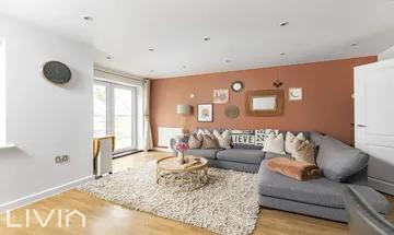 1 bedroom flat for sale in Flat 12, Honeysuckle Court, 15 Damson Way, Carshalton, Surrey, SM5