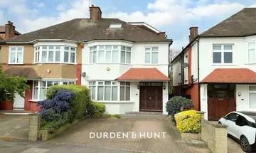 5 bedroom semi-detached house for sale in Langley Drive, Wanstead, E11