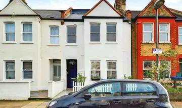 4 bedroom flat for sale in Fortescue Road, London, SW19