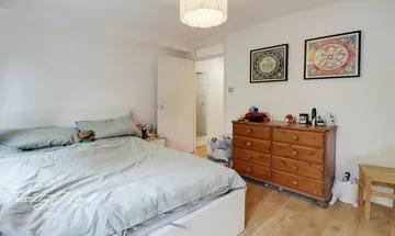 1 bedroom flat for sale in Tomlins Grove, London, E3
