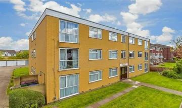 2 bedroom ground floor flat for sale in Thicket Road, Sutton, Surrey, SM1