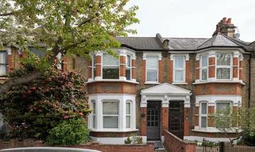 4 bedroom terraced house for sale in Beacontree Road, Leytonstone, E11