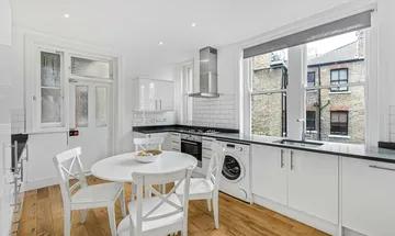3 bedroom flat for sale in Glenshaw Mansions, SW9