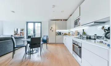 2 bedroom flat for sale in Cobalt Place, Battersea, London, SW11