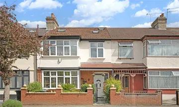 5 bedroom terraced house for sale in Garner Road, Walthamstow, London, E17