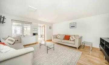 3 bedroom terraced house for sale in Albion Mews, London, W6