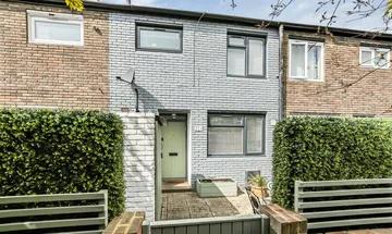 3 bedroom terraced house for sale in Dowdeswell Close, London, SW15