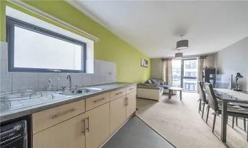 1 bedroom apartment for sale in Hillyfield, London, Walthamstow, E17