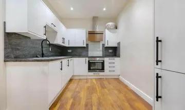 1 bedroom flat for sale in Knights Hill, Streatham, SE27