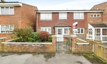 3 bedroom end of terrace house for sale in Silver Way, Romford, RM7