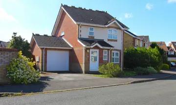 3 bedroom detached house for sale in Hadleigh Drive, Sutton, SM2