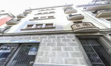 Venta de piso en Vila de Gràcia de 3 habitaciones con ascensor