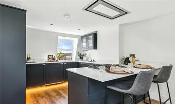 3 bedroom apartment for sale in Dinsmore Road, SW12