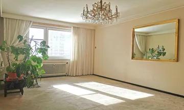 3 - Zimmer Eigentumswohnung mit Essplatz in Gudrunstraße zu verkaufen, sanierungsbedürftig!