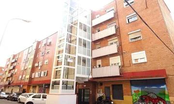 Piso en venta en Valdezarza de 3 habitaciones con terraza y aire acondicionado
