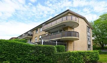 Blick ins Grüne: Großzügige, frei werdende 3-Zimmer-Wohnung mit Balkon in Farmsen-Berne