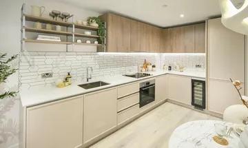 3 bedroom apartment for sale in Waterlily Court, Kidbrooke Village,SE3
