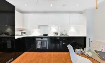 1 bedroom flat for sale in Discovery Tower, Canning Town, London, E16
