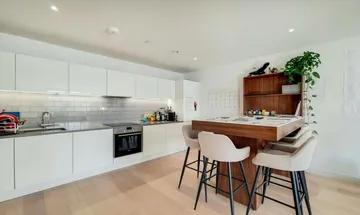 1 bedroom flat for sale in Corsair House, Royal Wharf, Docklands, London, E16